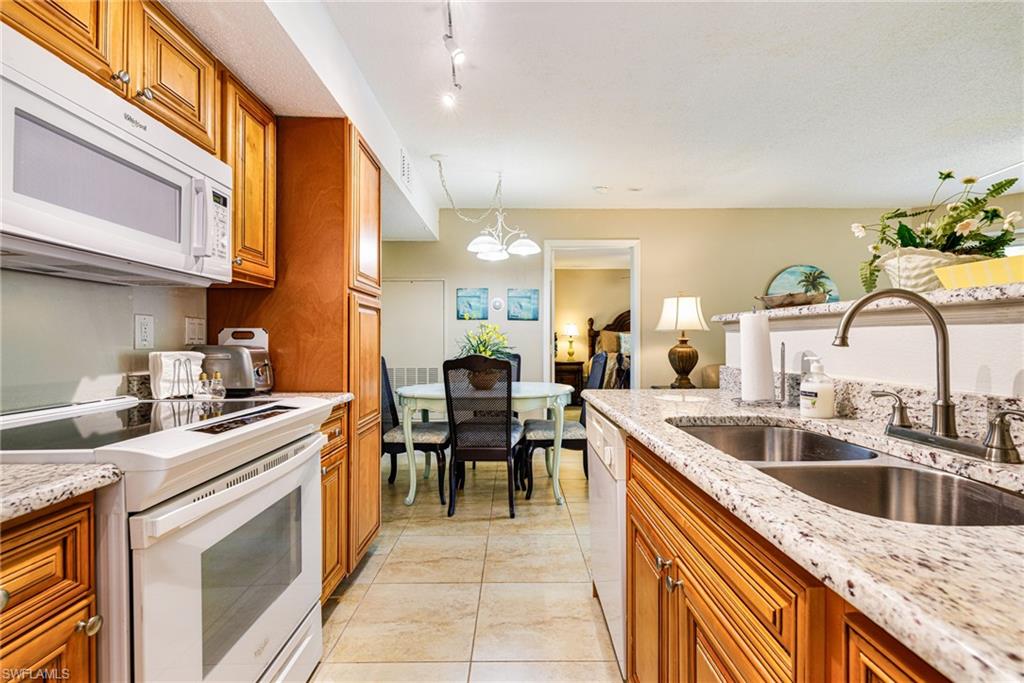 VENETIAN PALMS - Residential