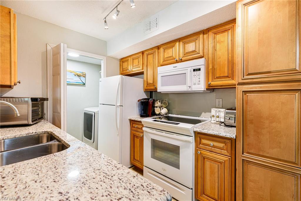 VENETIAN PALMS - Residential