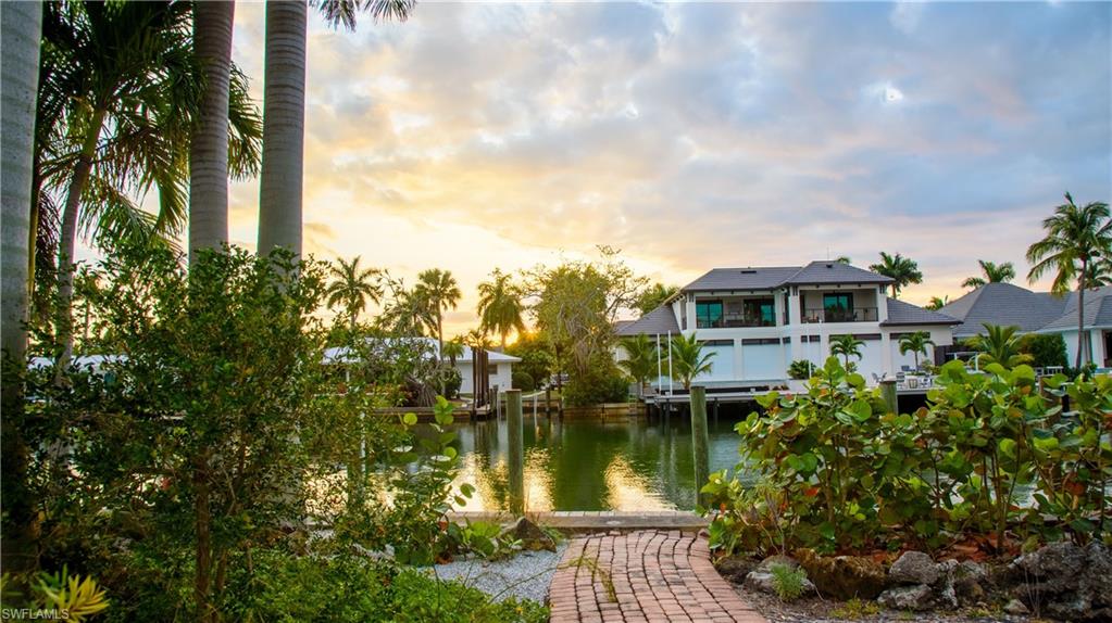 AQUALANE SHORES - Residential