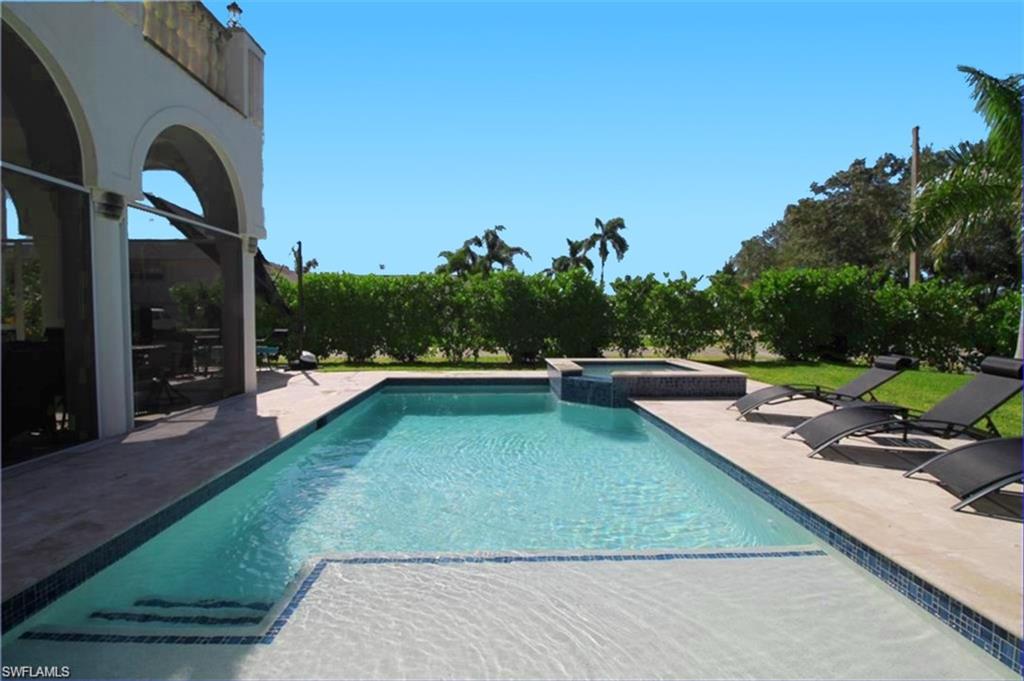 11002 Vanderbilt DR