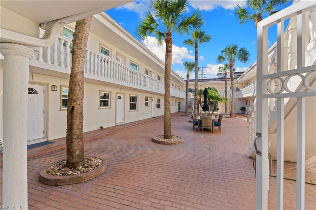 CASTLETON GARDENS - Residential