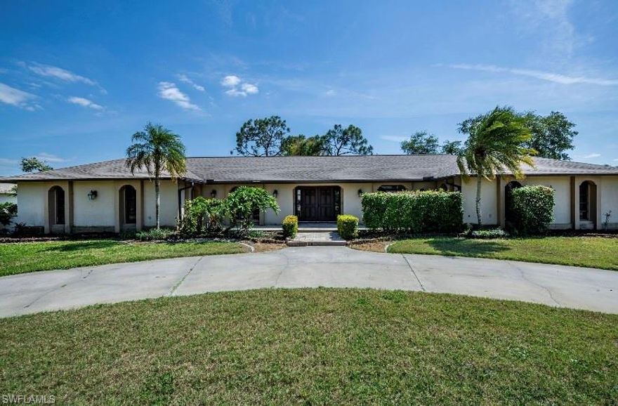 Huge ranch style house, with great potential, 3/3 plus den almost 4,000sqft under air, newer roof with solar panels. On a lake with a gorgeous round driveway and separate garage entrance.  Only minutes away from schools, restaurants, entertainment, airport, and much more. Call me today from your private showing.