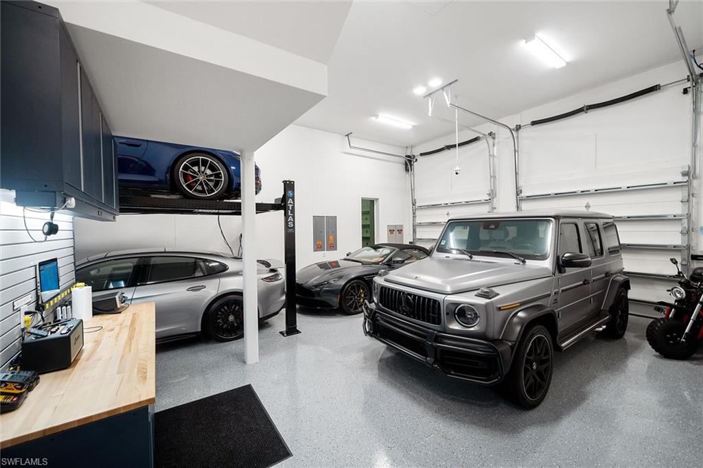 MOORINGS - Residential