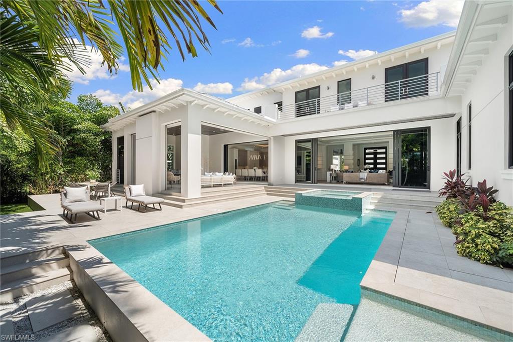 MOORINGS - Residential