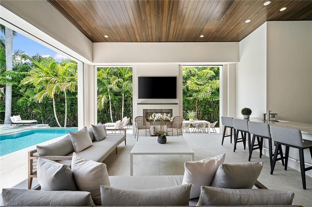 MOORINGS - Residential