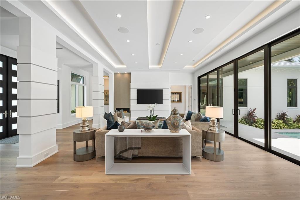 MOORINGS - Residential