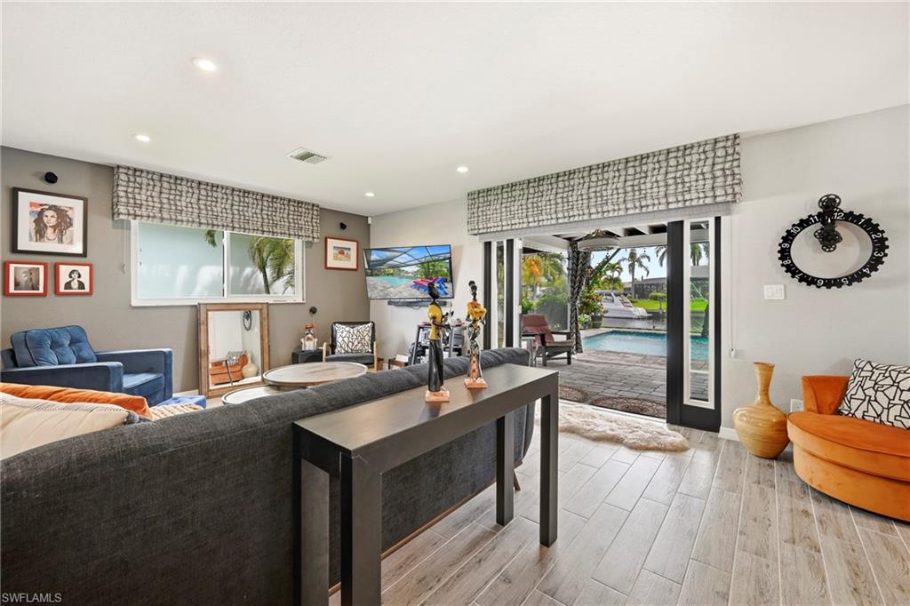 FORT MYERS SHORES - Residential