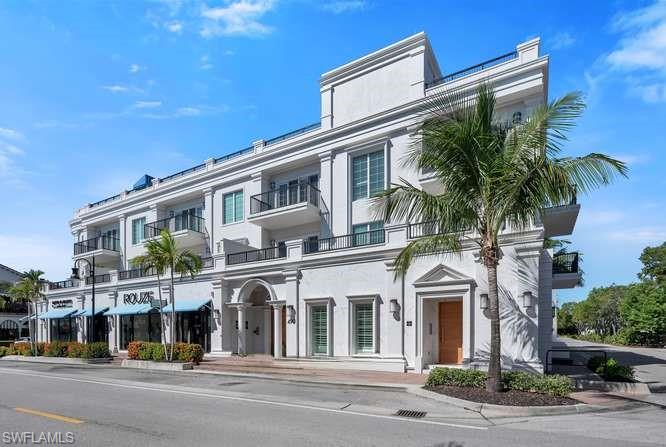 RESIDENCES AT 5TH & 5TH - Residential
