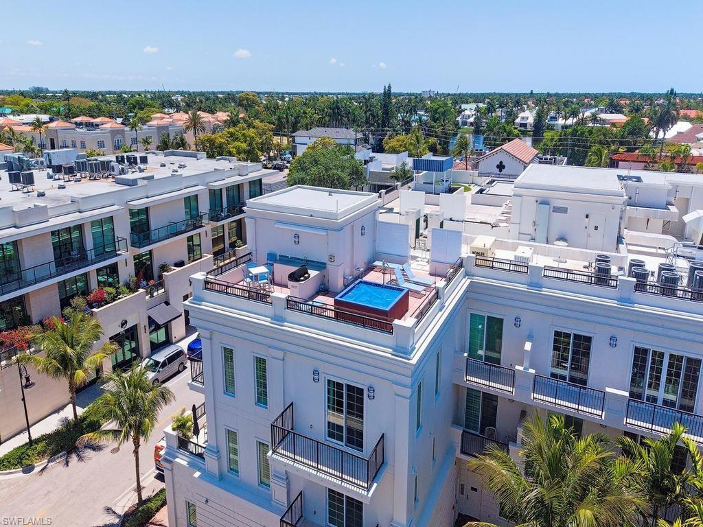 RESIDENCES AT 5TH & 5TH - Residential