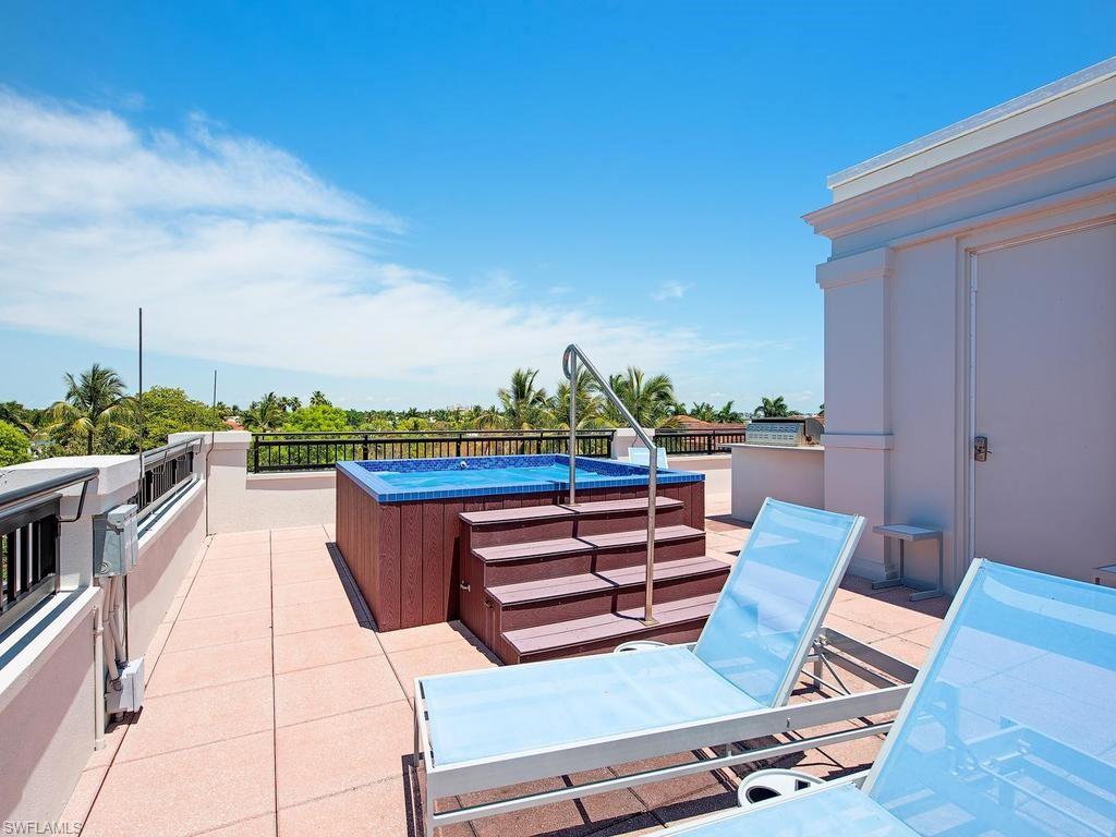 RESIDENCES AT 5TH & 5TH - Residential