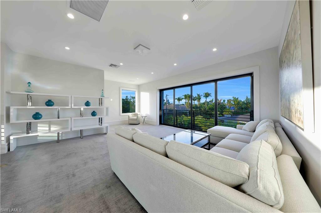 MOORINGS - Residential