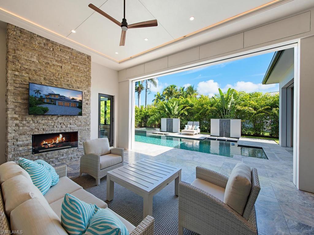 MOORINGS - Residential