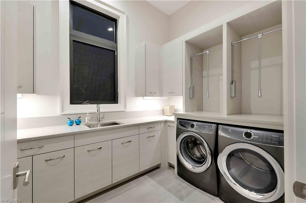 MOORINGS - Residential