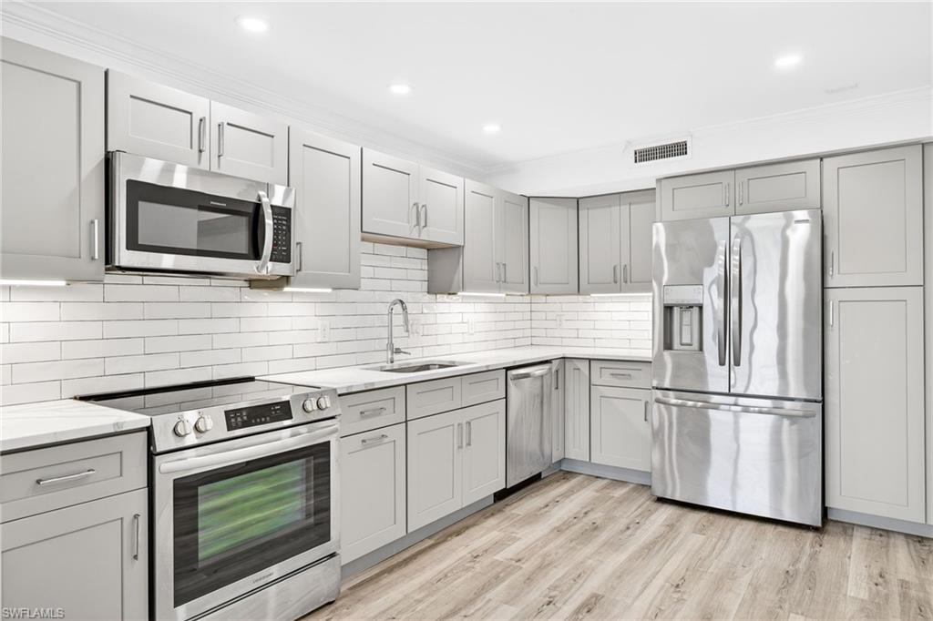 LIGHTHOUSE POINT CONDO - Residential