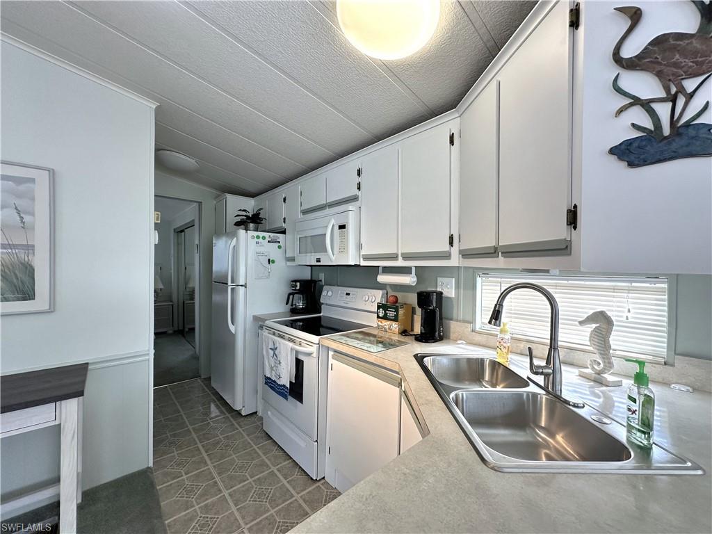 CORKSCREW WOODLANDS - Residential