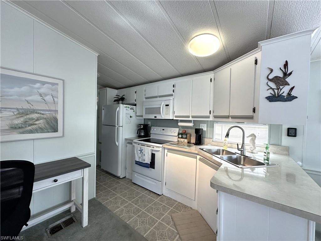 CORKSCREW WOODLANDS - Residential