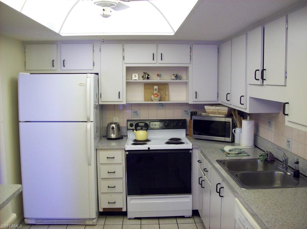 ISLAND WINDS CONDO - Residential