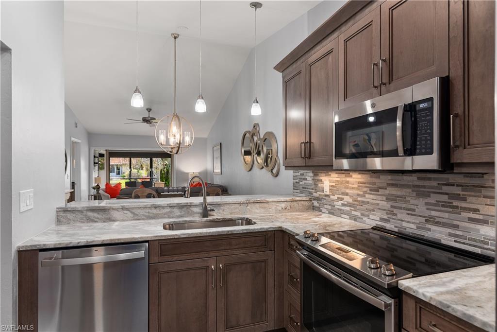 BOCA CIEGA MANOR - Residential