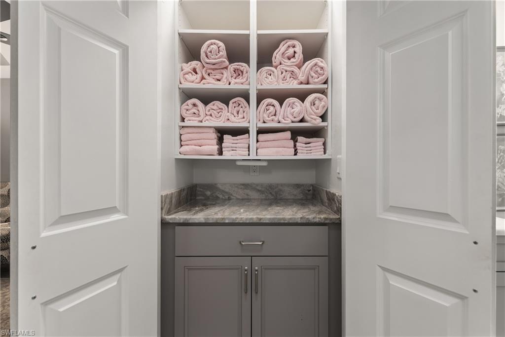 BOCA CIEGA MANOR - Residential