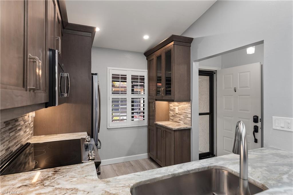 BOCA CIEGA MANOR - Residential