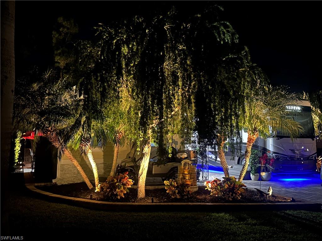 RIVERBEND MOTORCOACH RESORT - Land