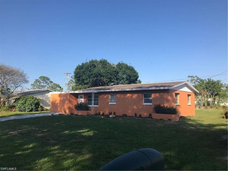 **** BACK IN THE MARKET ***

A perfect opportunity for a starter home. Beautiful home centrally located. This home has been completely renovated including freshly painted, new kitchen and countertops, two A/C units for extra comfort. Huge backyard with a canal.
