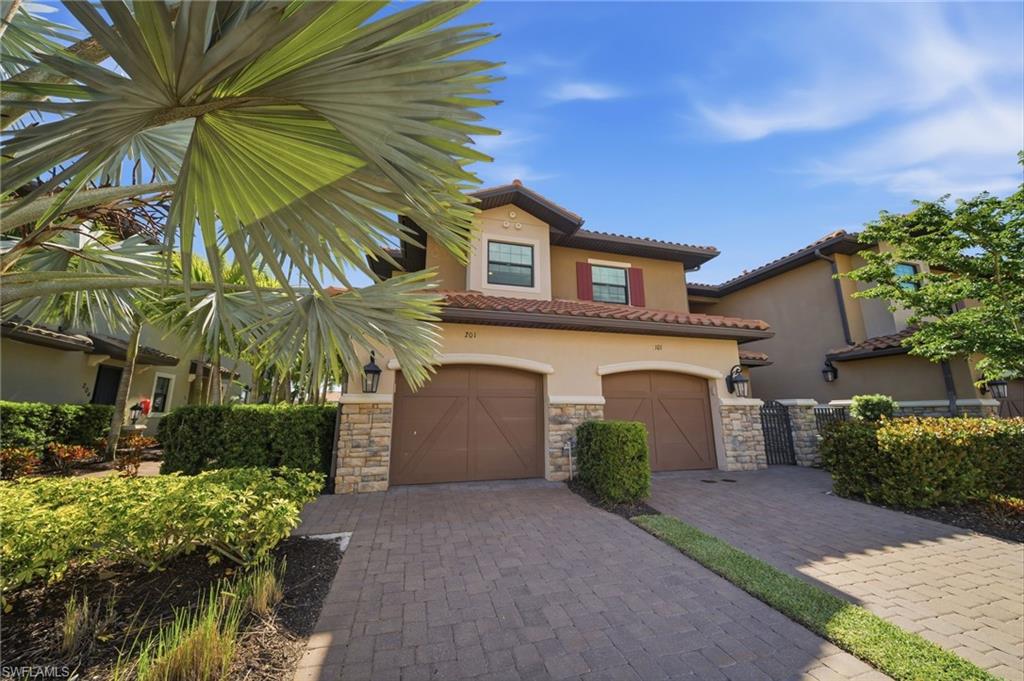 ESPLANADE - Residential