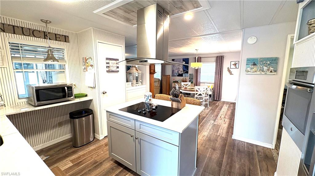 LEESURE VILLAGE - Residential