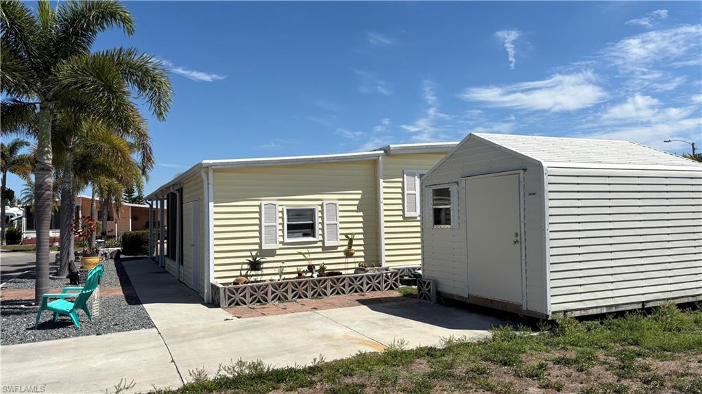 LEESURE VILLAGE - Residential