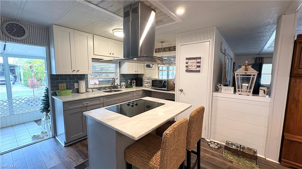 LEESURE VILLAGE - Residential