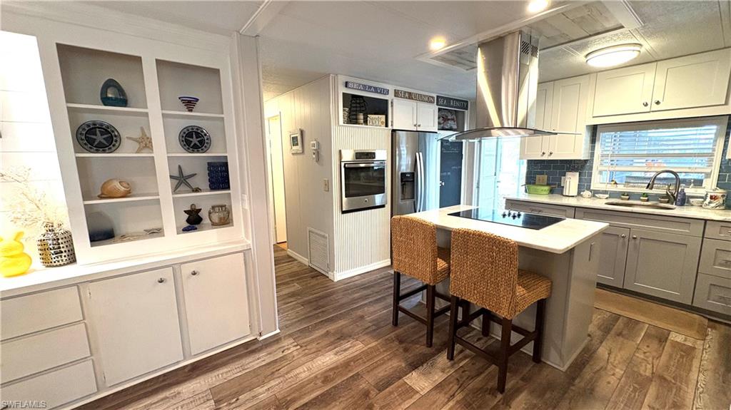 LEESURE VILLAGE - Residential