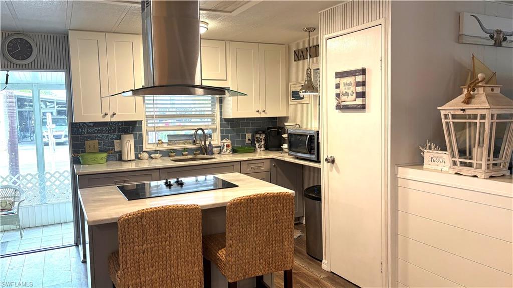 LEESURE VILLAGE - Residential