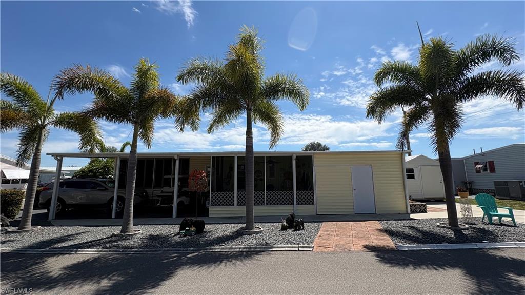 LEESURE VILLAGE - Residential