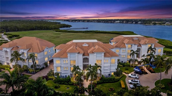 1600 STAR POINT LN APT 2-201, NAPLES, FL 34112 - Image ceb4e0da2cb04968b226ae6558aad361/382392393