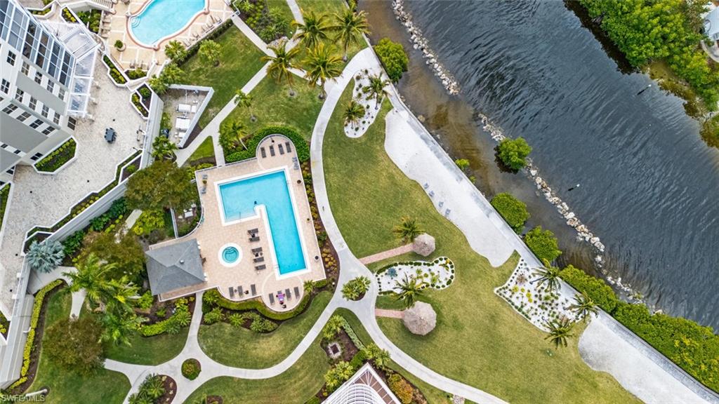 THE SHORES - Residential