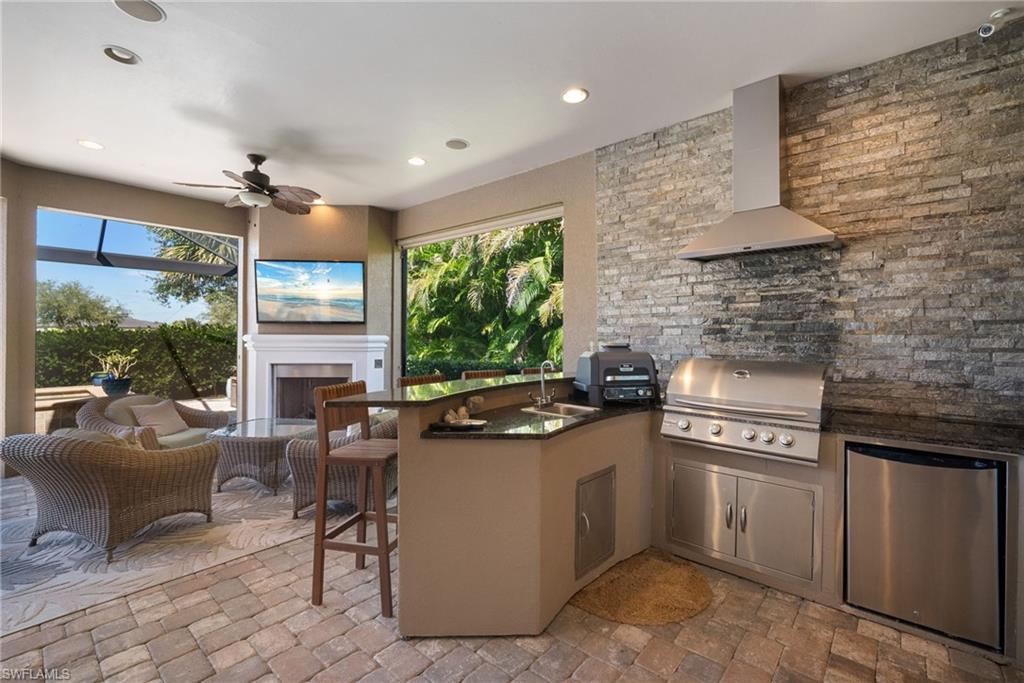 COUNTRY CLUB - Residential Lease