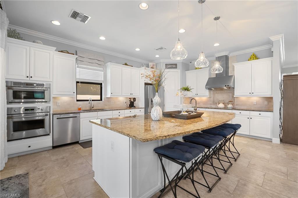 COUNTRY CLUB - Residential Lease