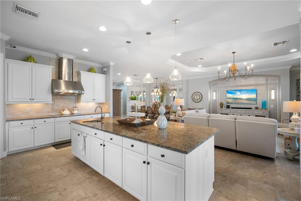 COUNTRY CLUB - Residential Lease