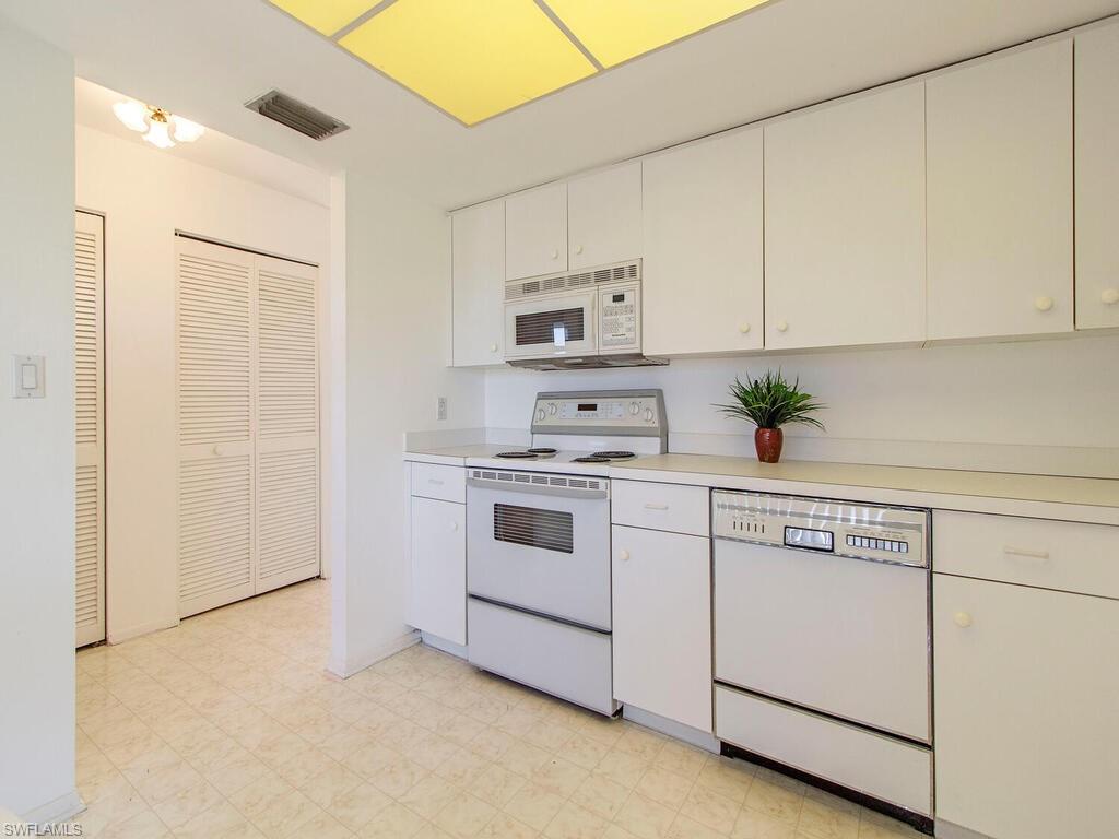 GLADES COUNTRY CLUB - Residential