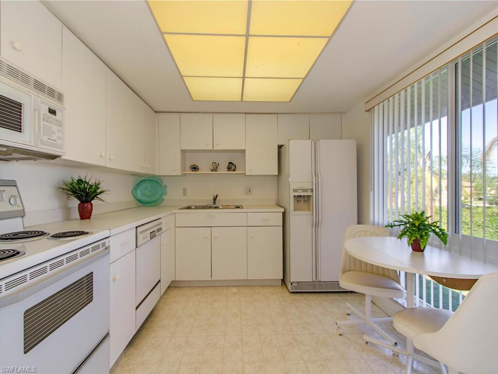 GLADES COUNTRY CLUB - Residential