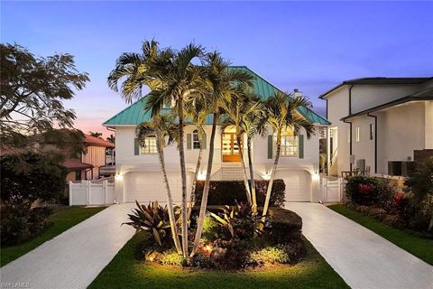 Photo of 464 Oak AVE, NAPLES, FL 34108 (MLS # 226005224)