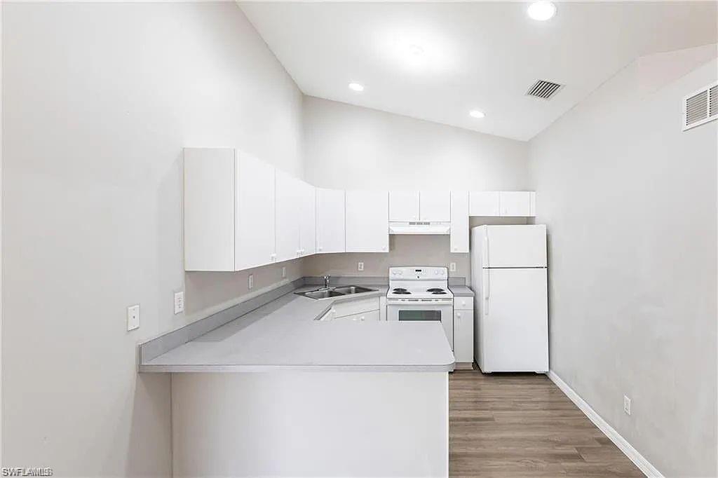 CAPE CORAL - Residential Lease