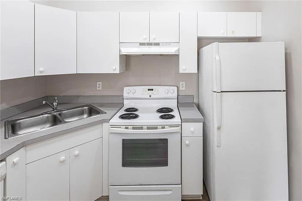 CAPE CORAL - Residential Lease