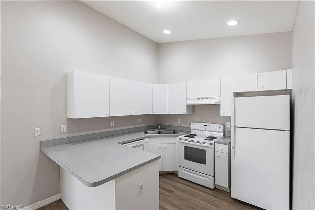 CAPE CORAL - Residential Lease