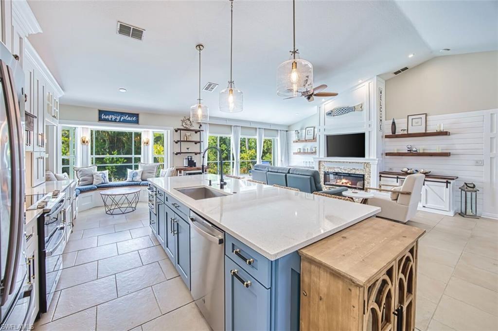 QUEENS PARK AT LAGO VERDE - Residential