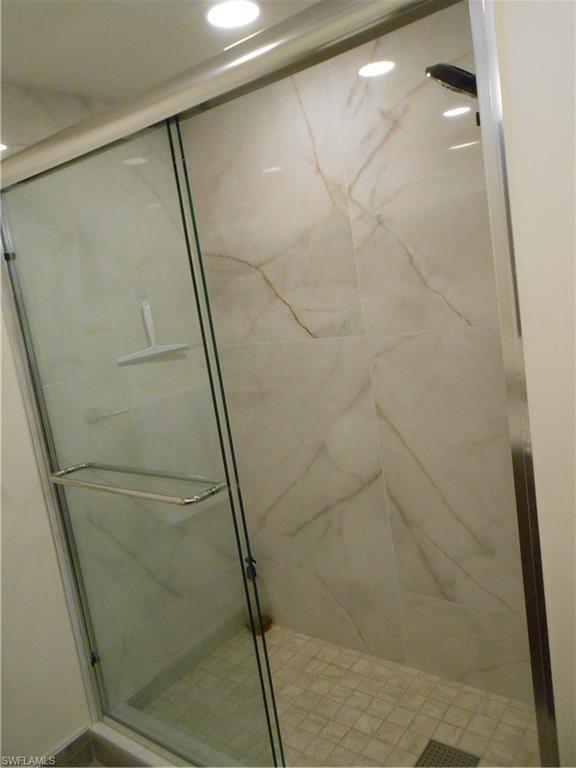 GOLF VIEW APTS CONDOMINIUM - Residential Lease