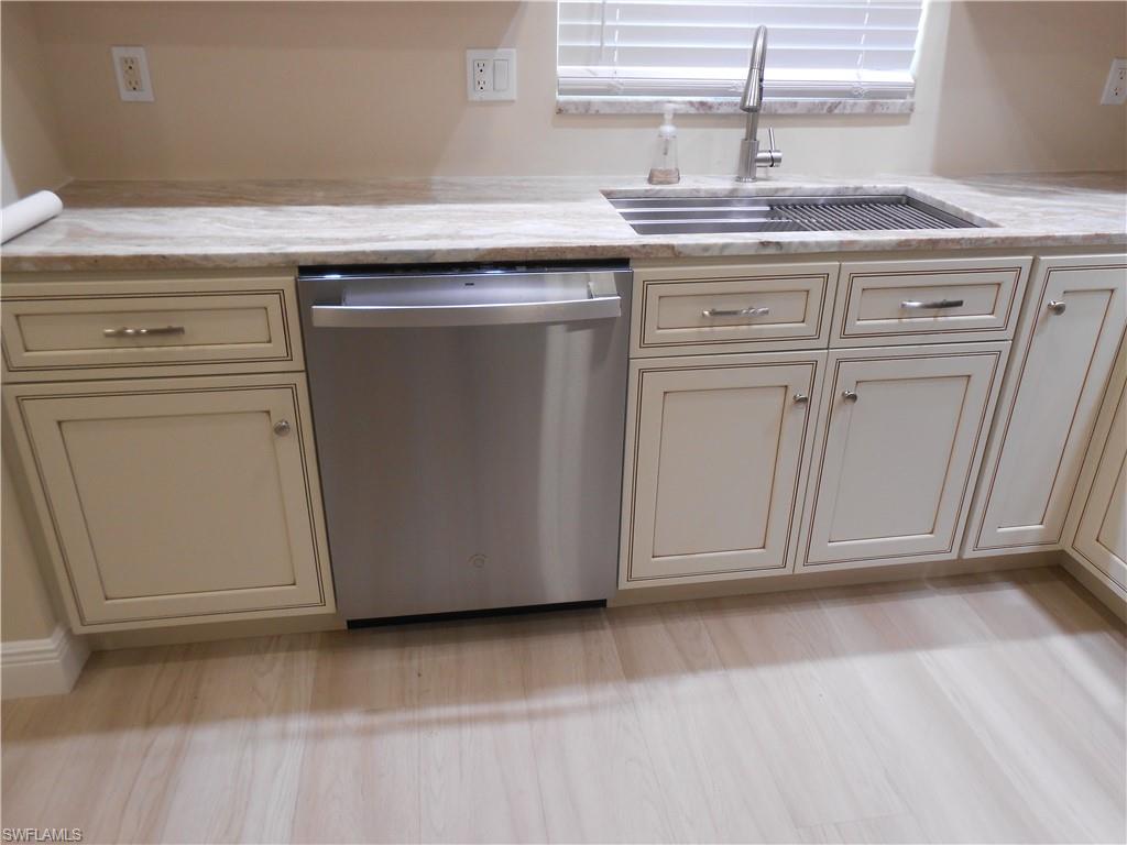 GOLF VIEW APTS CONDOMINIUM - Residential Lease