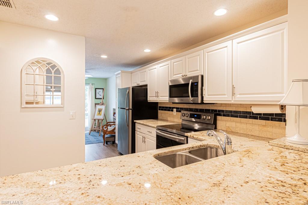 ABBEY ON THE LAKE - Residential