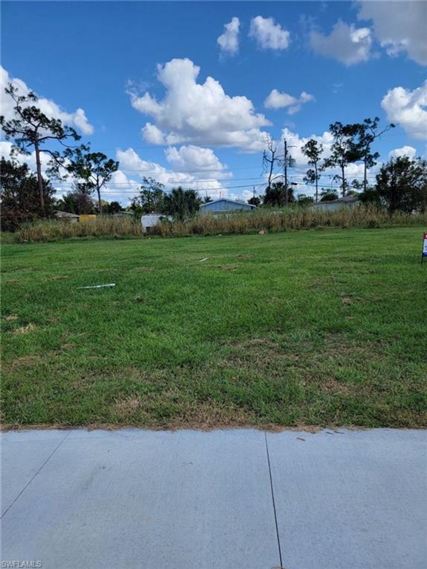 MULTIPLE SITES AVAILABLE.  GOOD RENTAL AREA, VERY STABLE. CLOSE TO SHOPPING, RESTAURANTS AND SCHOOLS.  SIGN ON PROPERTY.
LOT 15, LOT 17, LOT 18 AVAILABLE FOR SALE. CORNER OF OAK AND EIGHT AVENUE.
BUILD NOW!!