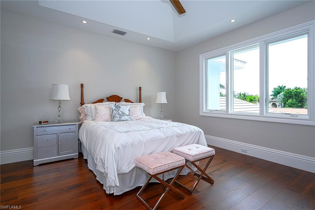 MOORINGS - Residential